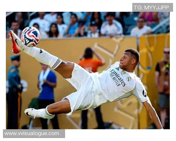 法国足球明星球员盘点：从齐达内到姆巴佩的辉煌传奇